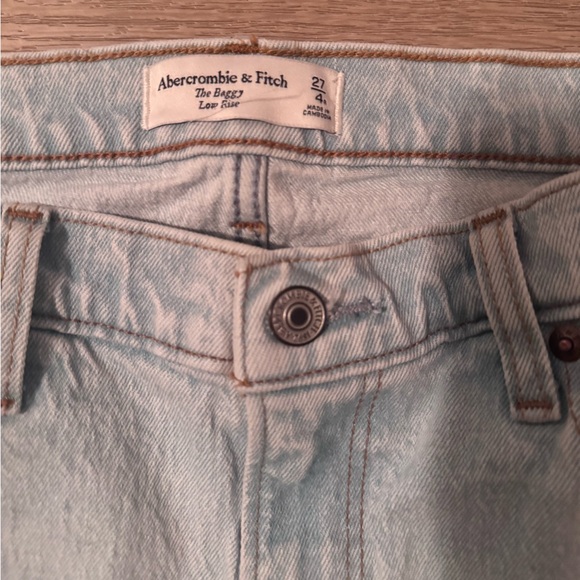 Abercrombie & Fitch Low Rise Baggy Jeans Light Wash Size 27 (4) - Picture 4 of 8